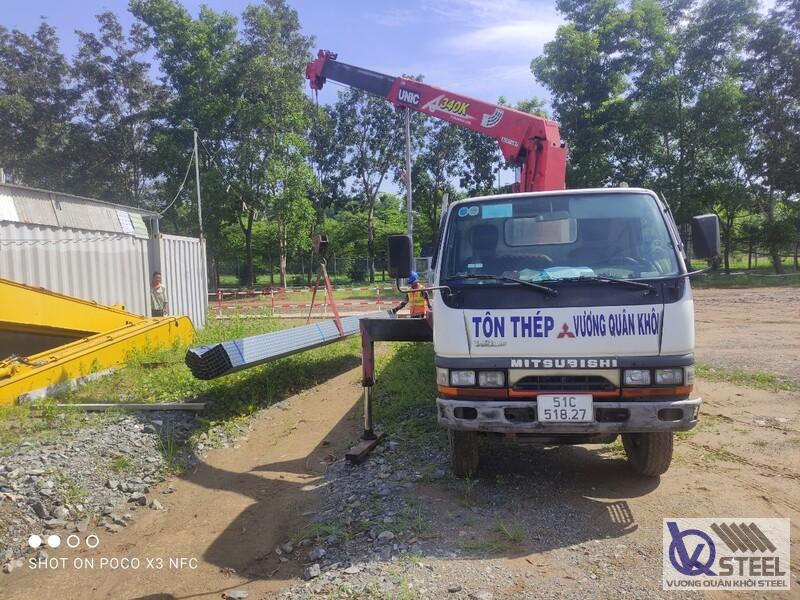 Giao 1,5 tấn thép hộp mạ kẽm 13x26x0.9ly Hoa Sen cho công trình nhà dân dụng tại Quận 12, TP.HCM.
