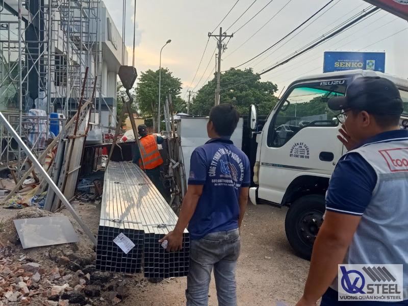 Giao 1,2 tấn thép hộp mạ kẽm 25x25x0.9 ly Hoa Sen cho công trình nhà dân dụng tại Quận Tân Bình, TP.HCM