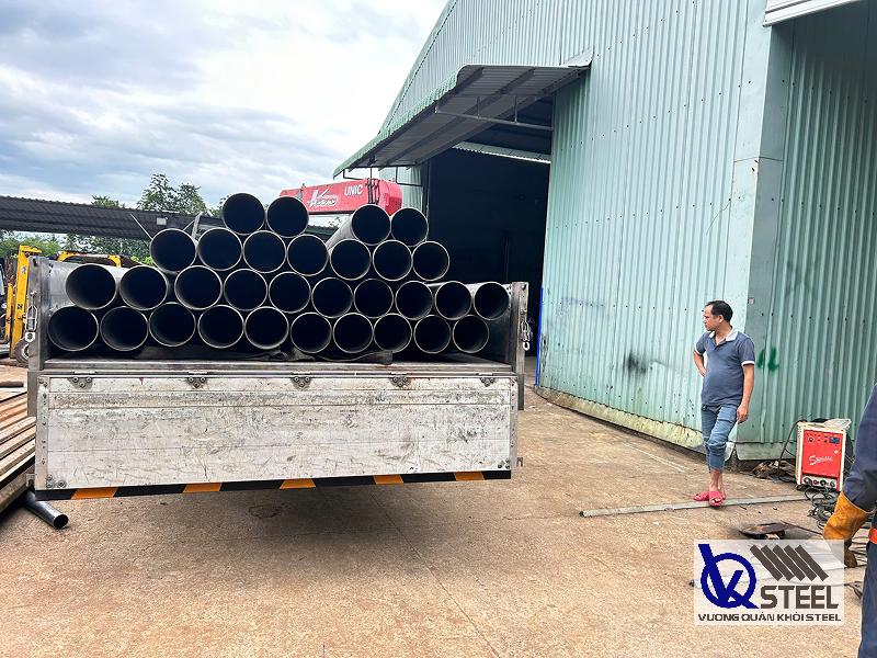 Giao 2 tấn ống thép Hòa Phát phi 142 cho công trình tại KCN Đức Hòa III, Long An