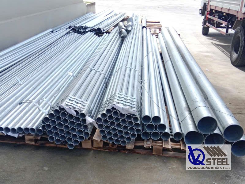 Khi bảo quản thép ống Cường Phát tại công trình cần tránh để thép trực tiếp xuống mặt đất, sắp xếp gọn gàng