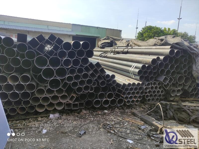 Giao ống mạ kẽm phi 34, 42 làm mái che nhà phố đường Phan Xích Long, Phú Nhuận
