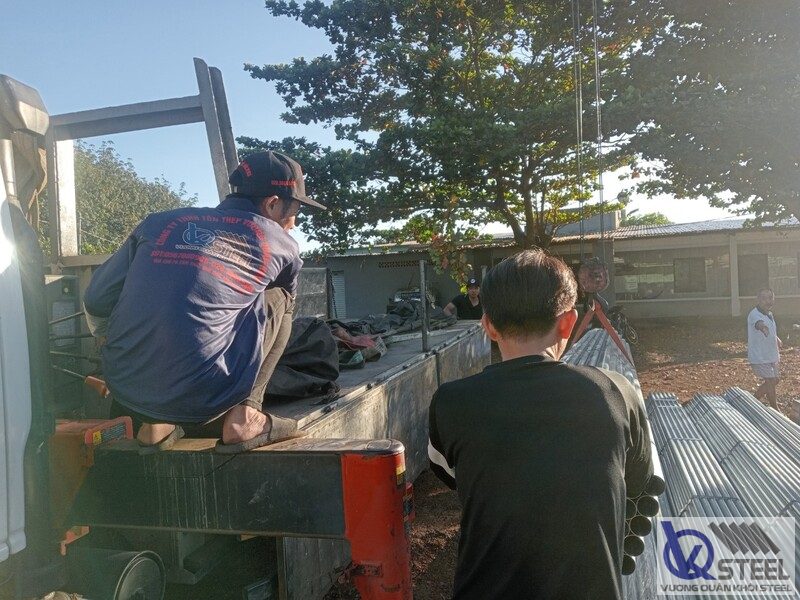 Cung cấp ống phi 42 làm hàng rào và khung cổng cho xưởng sản xuất tại Nhơn Trạch