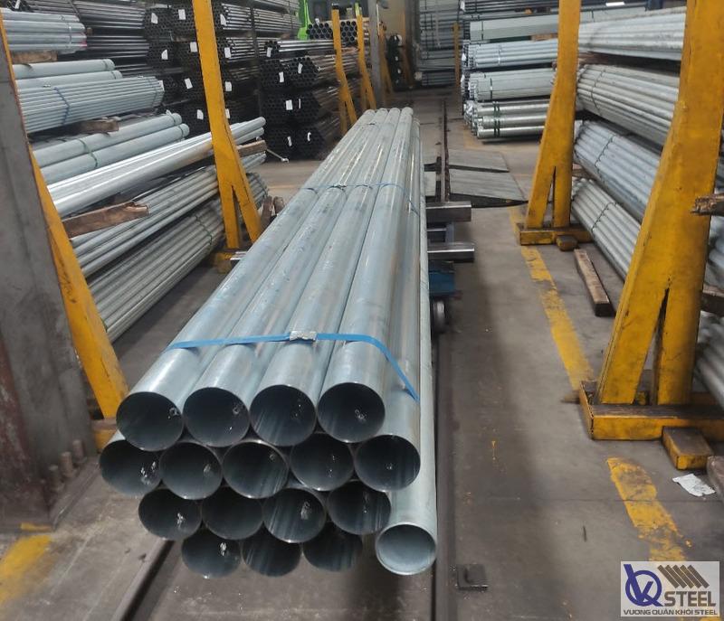 Giao 300 cây ống thép phi 60 Hòa Phát dày 3.2mm cho công trình làm cột trụ và khung chịu lực tại Quận 7