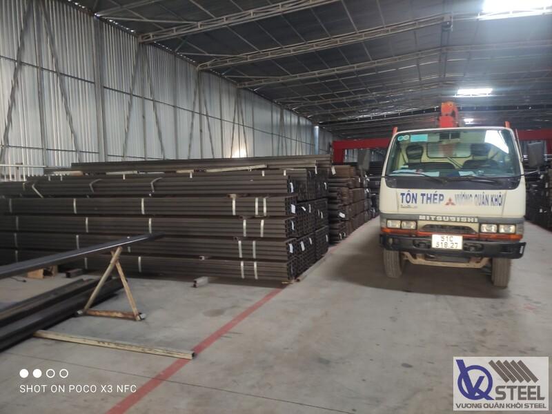 Giao 750kg thép ống Hoa Sen phi 34 lắp khung bảng hiệu trên đường Nguyễn Đình Chiểu, Phường 5, Quận 3