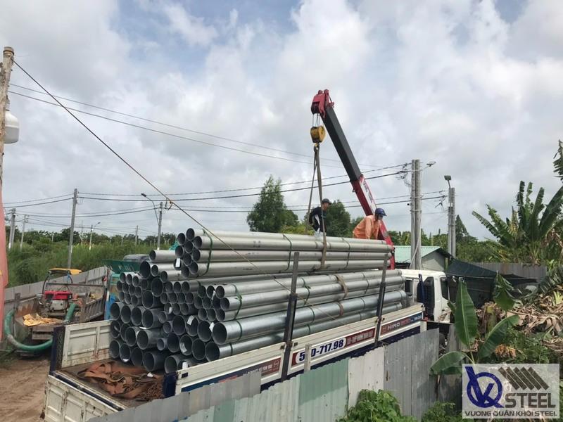 Giao 820kg thép ống Hoa Sen phi 34 lắp khung bảng hiệu trên đường Châu Văn Liêm, Phường 14, Quận 5