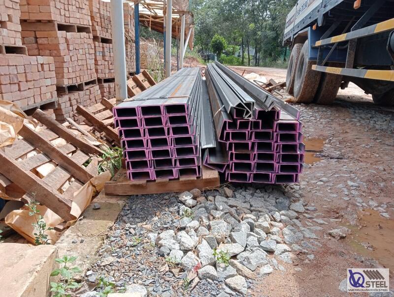 Giao 35 cây thép U120 x 50 làm xà gồ mái cho công trình nhà trọ tại xã Nhơn Đức, tuyến đường Lê Văn Lương