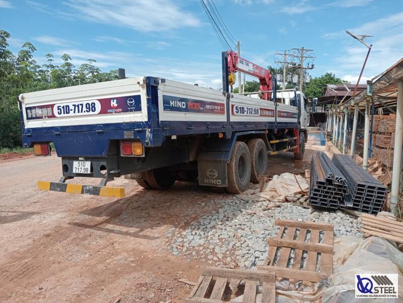 Cung cấp 60 cây thép U140 làm khung mái che nhỏ tại Tân An