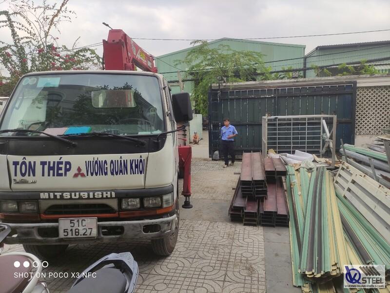 Giao 60 cây thép I200 x 100 dùng làm dầm chịu lực cho nhà phố nâng tầng, tại Phường 4, đường Trường Chinh