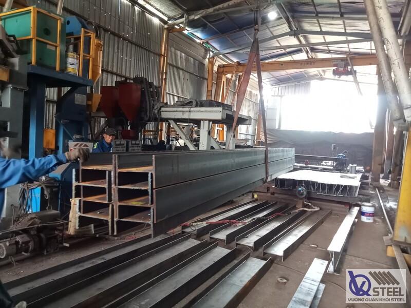55 cây thép I300 thi công nhà xưởng chế biến tại khu Cần Thạnh, Cần Giờ