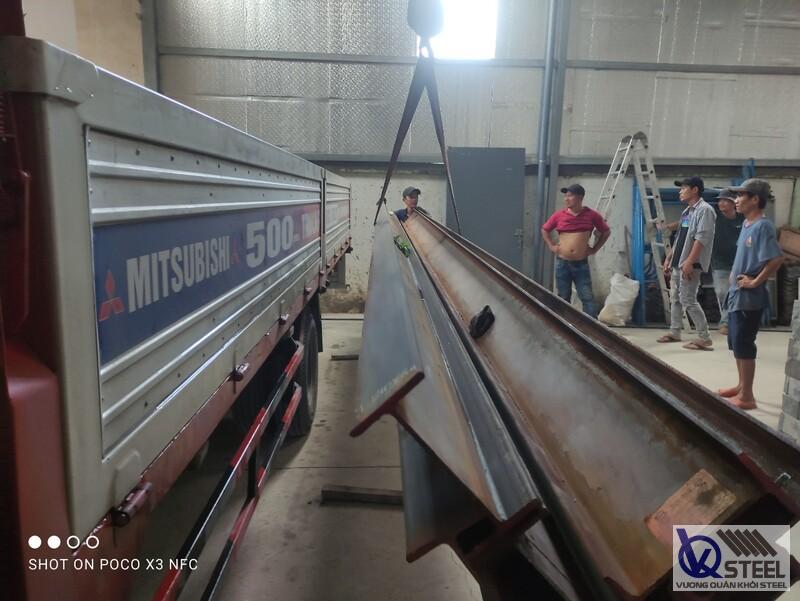 Giao 40 cây thép I150x75 thi công nâng sàn nhà phố tại đường Phạm Thế Hiển, Quận 8