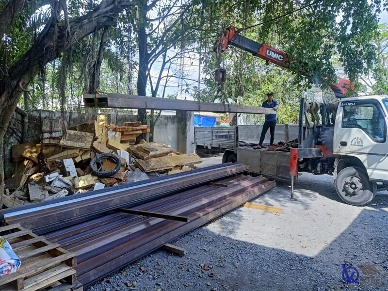 Giao 100 cây H150 Posco cho công trình nhà phố tại Phước Kiển, chia 2 đợt theo tiến độ dựng cột và dầm.
