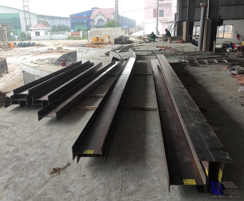 110 cây thép I200 Posco cho khách sạn mini trên Huỳnh Văn Bánh, chia theo từng giai đoạn thi công.