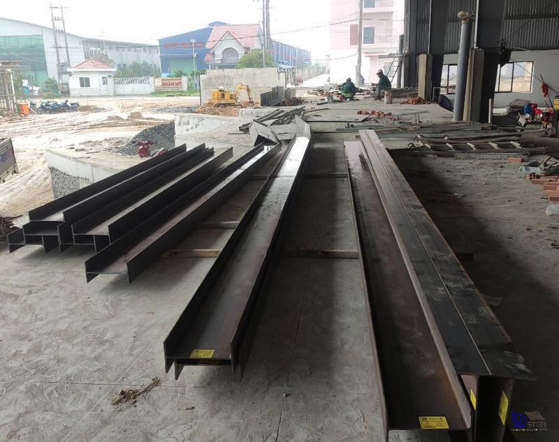 Bàn giao 150 cây thép H250 Posco cho công trình xây dựng dân dụng tại khu vực Bến Bình Đông
