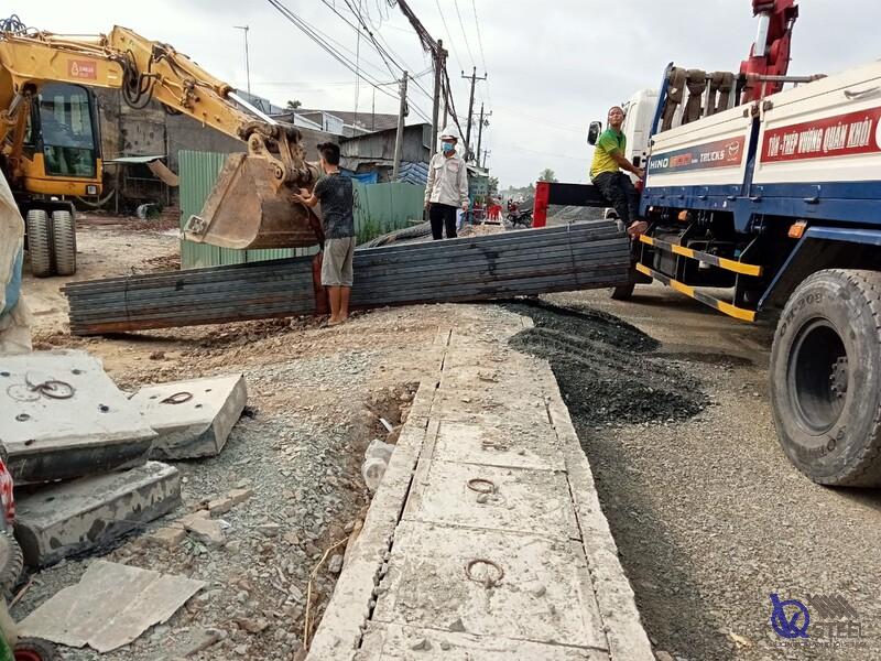Cung ứng 120 cây I200 Posco cho công trình kho hàng trên đường Nguyễn Văn Bứa, xe tải vào giao trực tiếp tại mặt bằng.