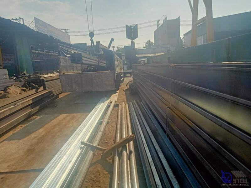 Giao 380 cây I300 Posco cho kho logistics KCN Phước Đông (Gò Dầu)