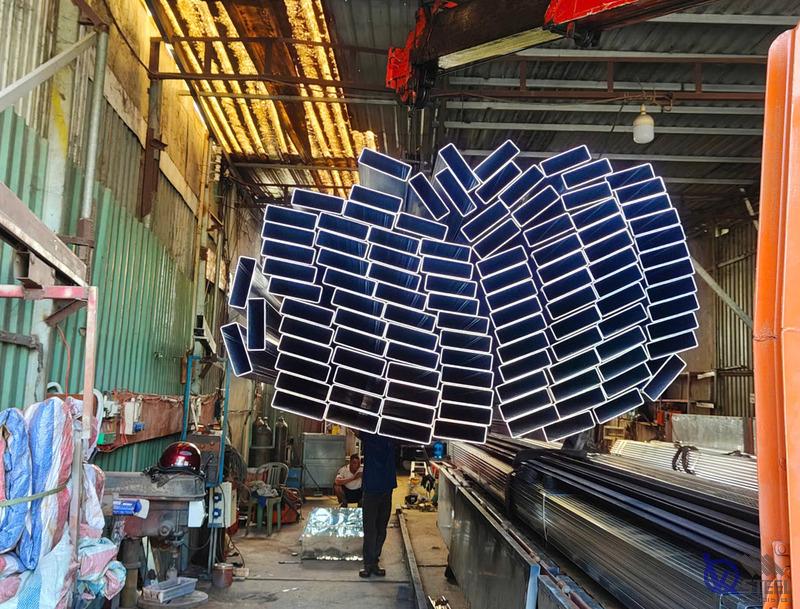 Thép hộp 30x90mm làm khung nhà phố kinh doanh trên đường Nguyễn Hữu Trí