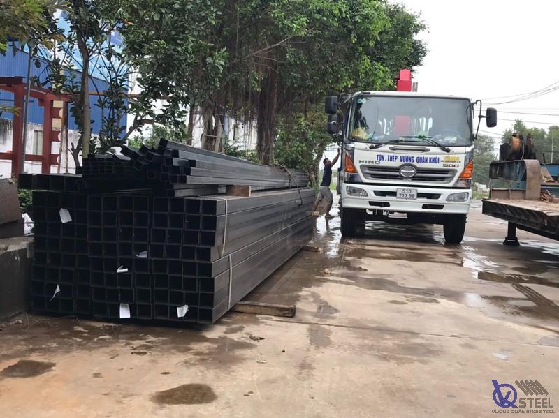 Thép hộp đen làm khung gác lửng cho nhà trọ trên đường Nguyễn Ảnh Thủ