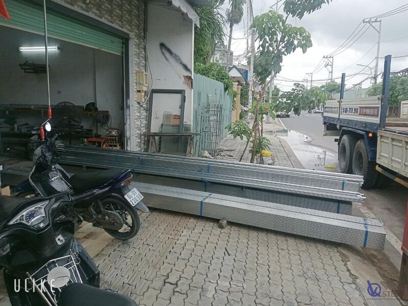 Giao thép hộp vuông 50x50x2.0mm cho xưởng cơ khí tại đường Lý Thường Kiệt