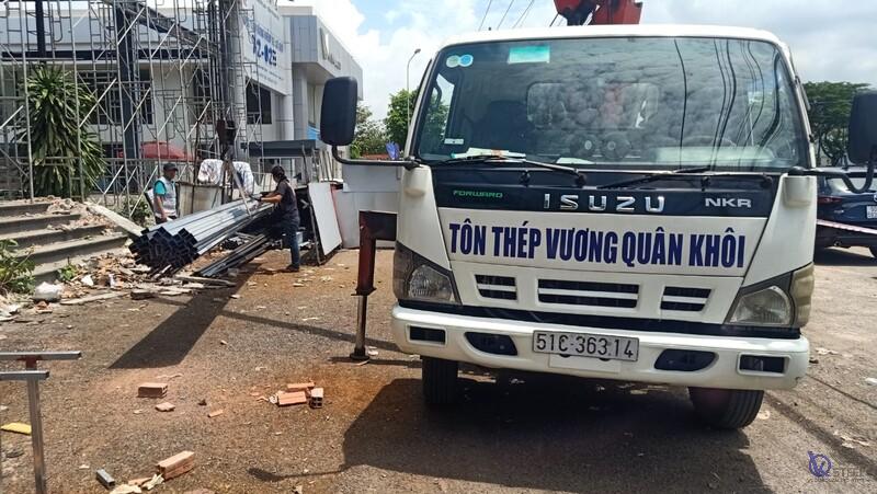 Thép hộp vuông 40x40mm dựng khung kệ hàng cho vựa sỉ tại đường Kinh Dương Vương