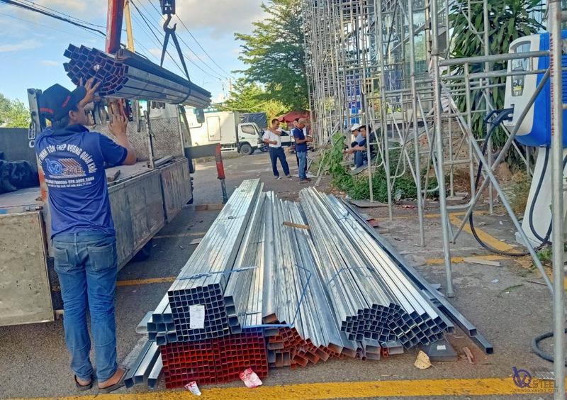 Thép hộp vuông 25x25mm làm vách ngăn căn hộ chung cư cũ tại đường Phú Thọ Hòa